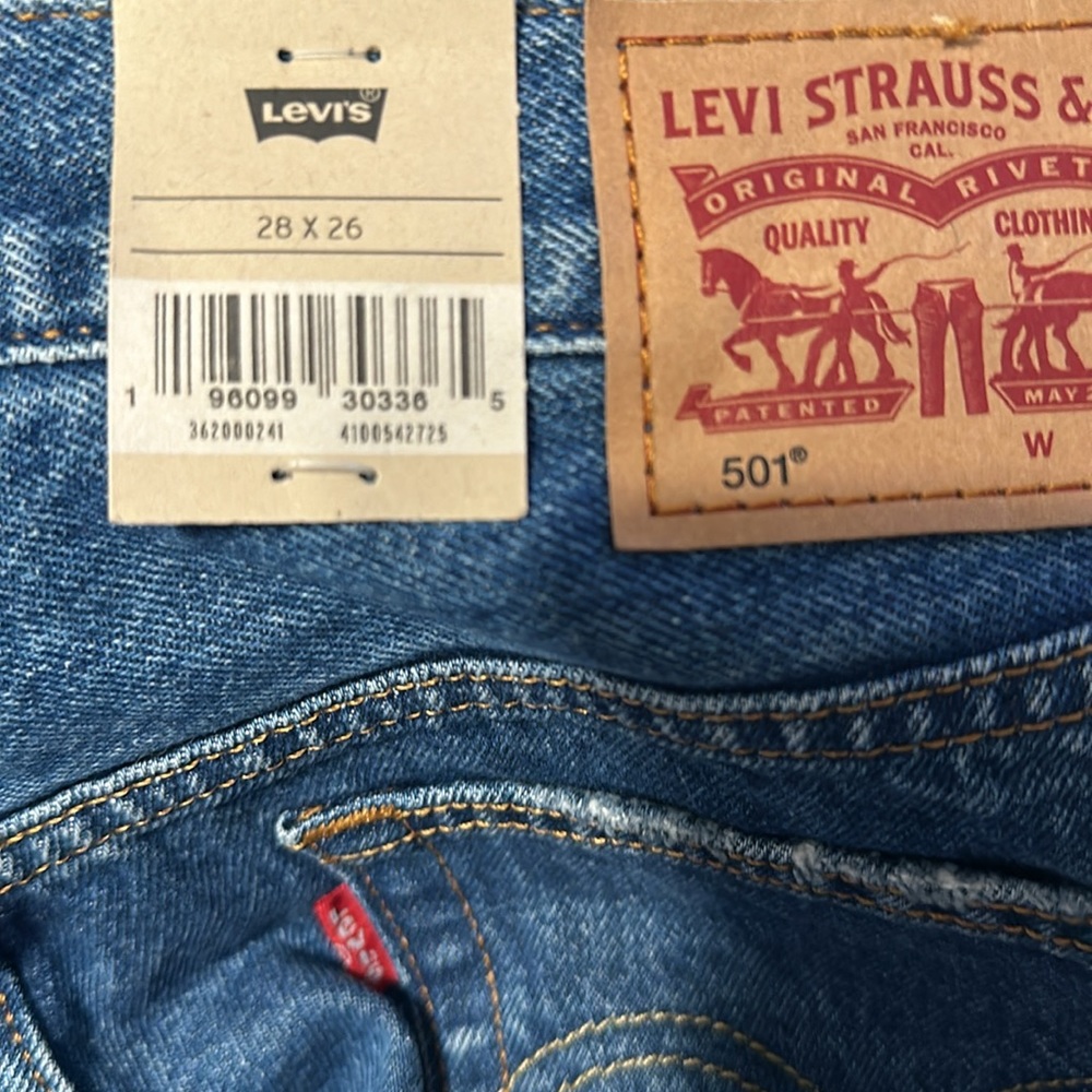 Levi’s 501 Original Cropped Jeans - Picture 6 of 6